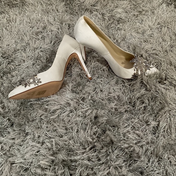 EUC Freya Rose Bridal Pumps Metal Decoration Pointed Toe High Heels - Picture 2 of 5